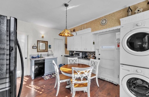 Racine House | Cozy, historic Cream City brick, "Workers Cottage" 2 blocks from Lake Michigan.