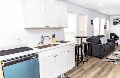 Salisbury Apartment | Cozy Historic Modern Apt on Main St in Charming Salisbury