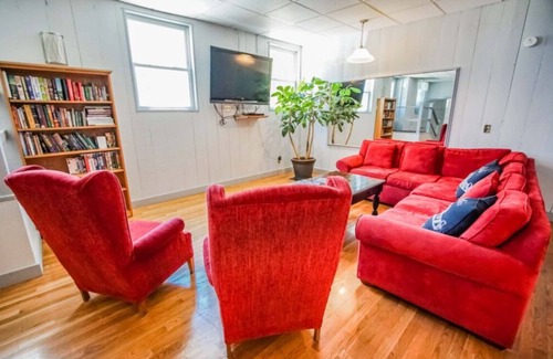 Vineyard Haven Resort | Cozy History ResortnLocated in the center of the city