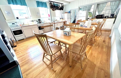 Vineyard Haven Resort | Cozy History ResortnLocated in the center of the city