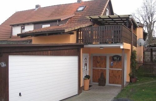 Roedental Apartment | Cozy holiday home (75sqm) with natural wood furniture