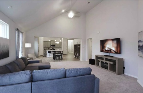 Hutto House | Cozy Home 15 minutes from Kalahari Resorts!
