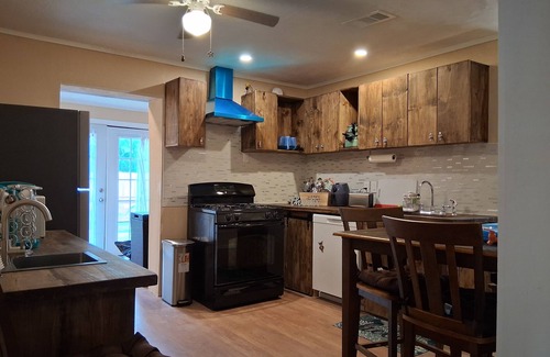Bay Front To La Porte House | Cozy Home 2-bedroom in La Porte. n2 minutes to Sylvan Beach Park