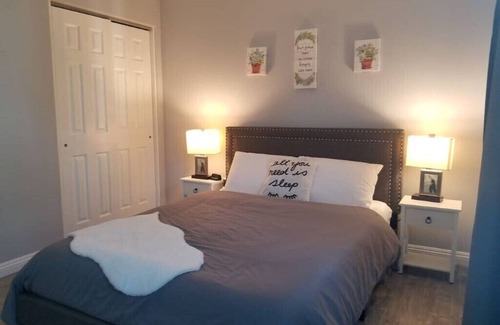 Sherwood Forest and Thistle Development House | COZY HOME 8 MINUTES to Disneyland, close Little Saigon,Beach