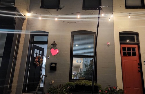 Downtown Baltimore House | Cozy Home Away From Home Sleeps 8, has 3 bthrms, & lots of amenities to enjoy!