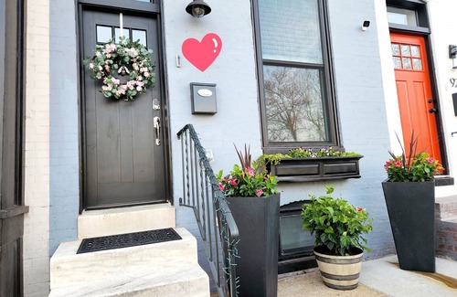 Downtown Baltimore House | Cozy Home Away From Home Sleeps 8, has 3 bthrms, & lots of amenities to enjoy!