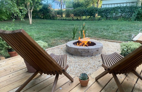 Leesburg House | Cozy home centrally located to historical old-town leesburg w/HotTub & Firepit!