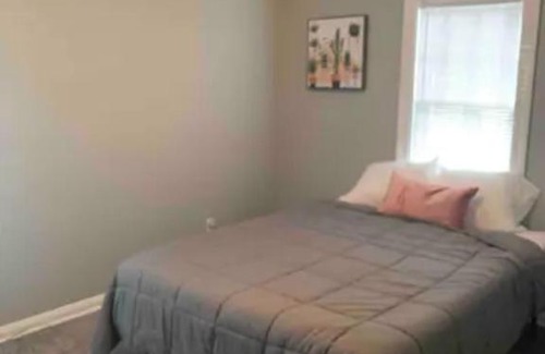 Dayton House | Cozy Home Close to University & Oregon District