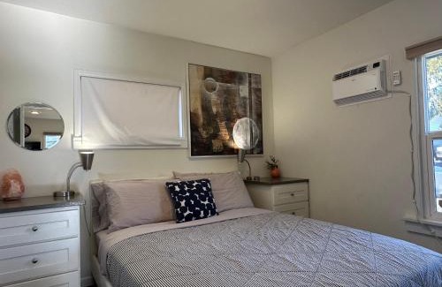 South Tacoma House | Cozy Home Conveniently Located with King Bed