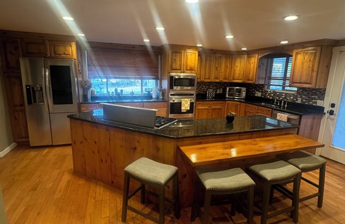 Holladay House | Cozy home for family trip.n5-bedroom house with AC in Salt Lake City