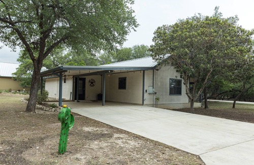 Concan House | Cozy home for the smaller family