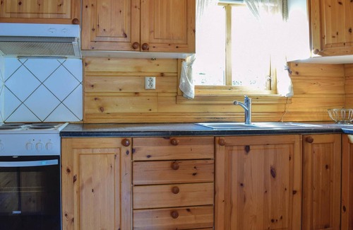 Vindafjord House | Cozy home in ølensvåg with WiFi