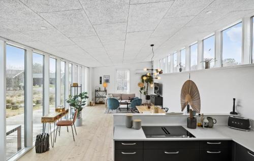 Oster Somarken House | Cozy Home In Aakirkeby With Wifi