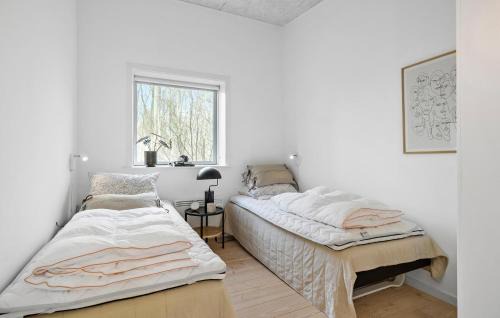Oster Somarken House | Cozy Home In Aakirkeby With Wifi