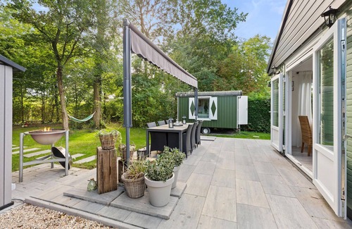 Baarland House | Cozy home in Baarland with WiFi