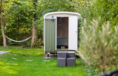 Baarland House | Cozy home in Baarland with WiFi