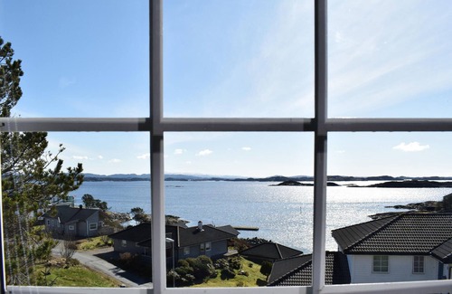 Austevoll House | Cozy home in Bakkasund with kitchen