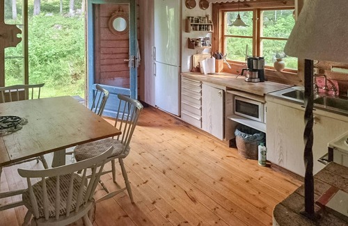 Norrfors House | Cozy home in Bjurholm with sauna