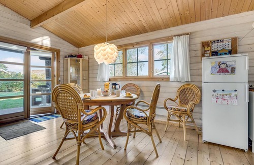 Bog By House | Cozy home in Bogø By with WiFi
