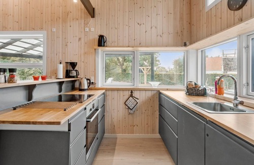 Bog By House | Cozy home in Bogø By with WiFi