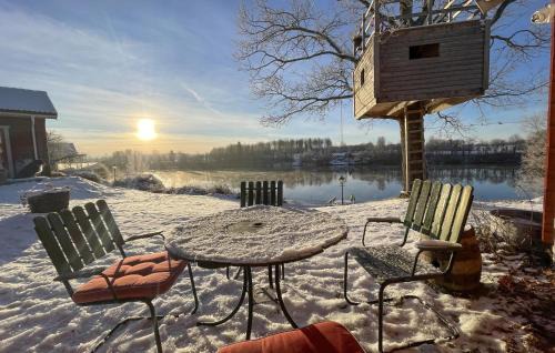 Borlange House | Cozy Home In Borlänge With Lake View