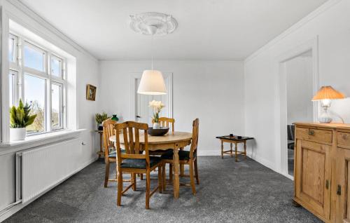 Brovst House | Cozy Home In Brovst With House Sea View