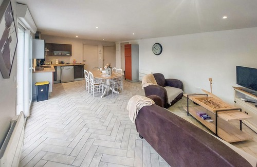 Carly House | Cozy home in Carly with kitchen