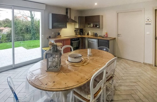 Carly House | Cozy home in Carly with kitchen