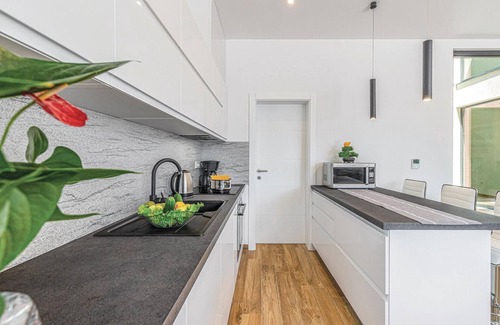 Cervar House | Cozy home in Cervar with sauna