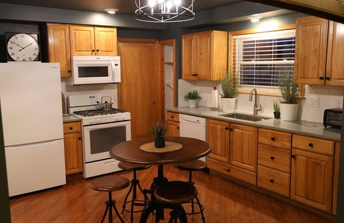 Dearborn Heights House | Cozy Home in Dearborn Heights