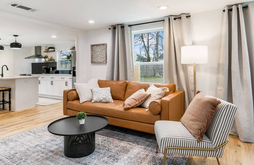 McKinney House | Cozy Home in Downtown McKinney with Backyard