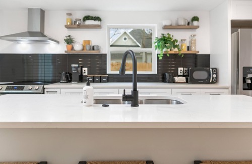 McKinney House | Cozy Home in Downtown McKinney with Backyard