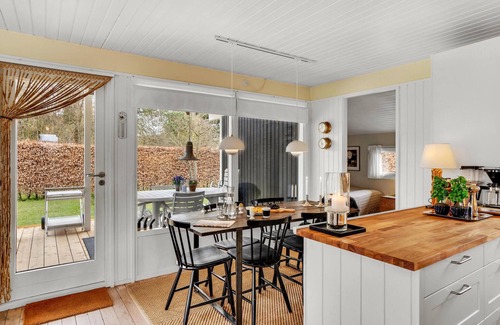 Dronningmolle House | Cozy home in Dronningmølle with WiFi