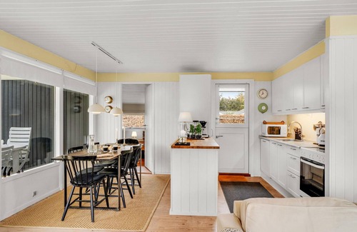 Dronningmolle House | Cozy home in Dronningmølle with WiFi