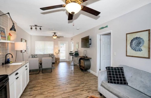 Poinsettia Heights House | Cozy home in duplex with garden and pool shared