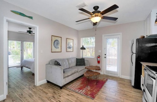 Poinsettia Heights House | Cozy home in duplex with garden and pool shared