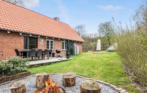 Engesvang House | Cozy Home In Engesvang With Wifi