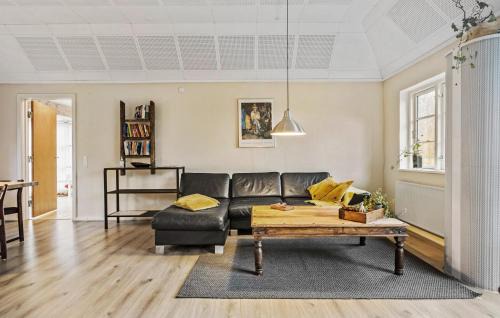 Engesvang House | Cozy Home In Engesvang With Wifi