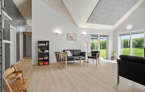 Frørup House | Cozy Home In Frørup With Jacuzzi