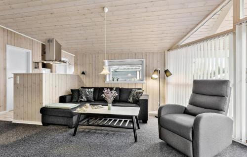 Frørup House | Cozy Home In Frørup With Kitchen
