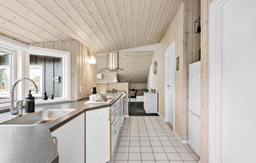 Frørup House | Cozy Home In Frørup With Kitchen