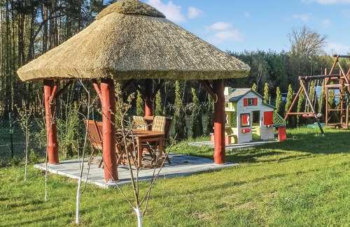 Glowczyce House | Cozy home in Glowczyce with sauna