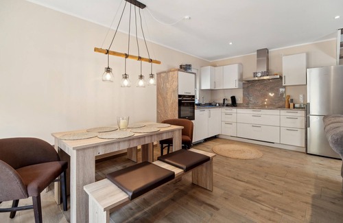 Allersdorf House | Cozy home in Großbreitenbach with WiFi
