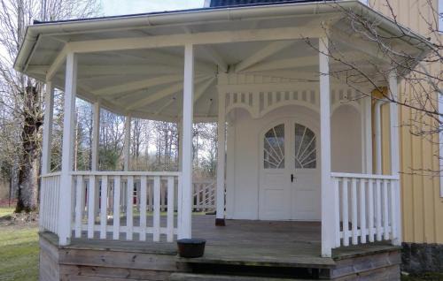 Gullabo House | Cozy Home In Gullabo With Kitchen