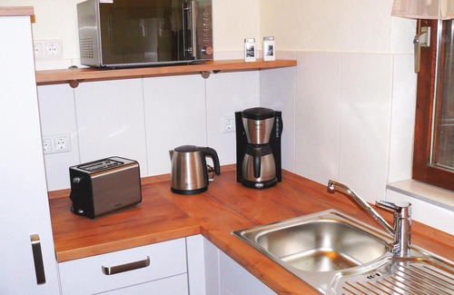 Gunderath House | Cozy home in Gunderath with WiFi