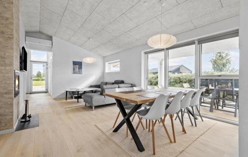 Flovt Strand House | Cozy Home In Haderslev With Wifi