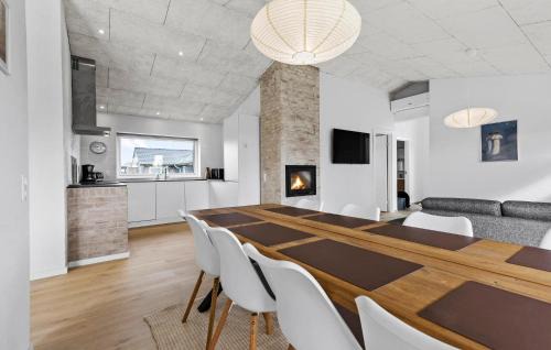 Flovt Strand House | Cozy Home In Haderslev With Wifi