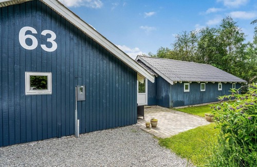 Helberskov Strand House | Cozy home in Hadsund with sauna