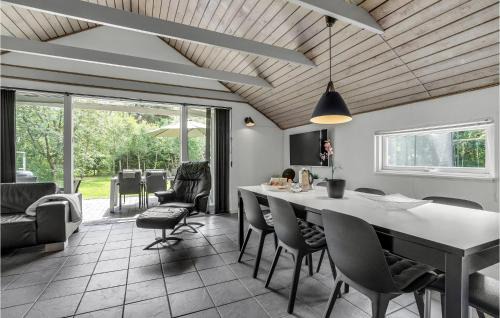 Helberskov Strand House | Cozy Home In Hadsund With Sauna