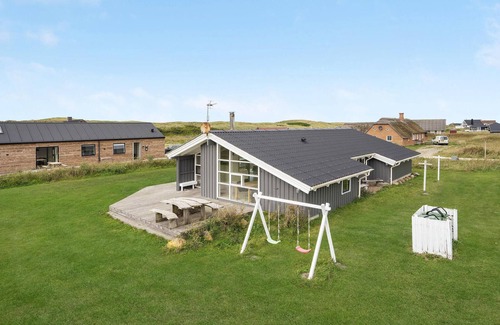 Vrist Strand House | Cozy home in Harboøre with sauna
